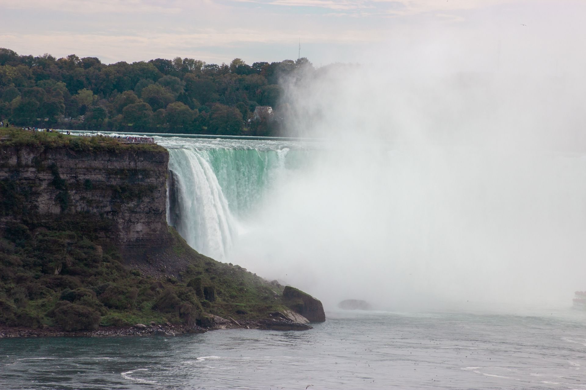 The Horseshoe Falls seen from the Canadian side near Table Rock